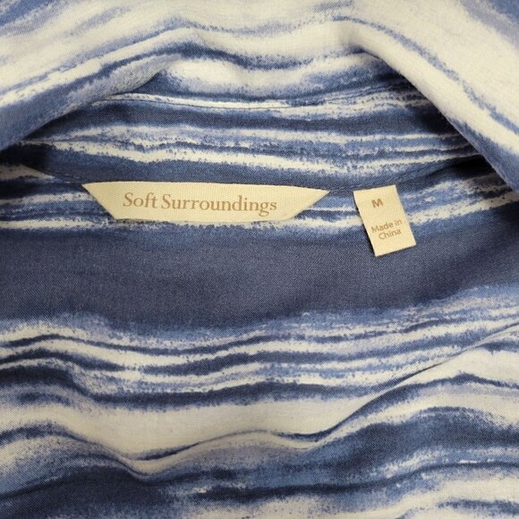 Soft Surroundings Women's Blue/White Wavy Light Weight Button Up Blouse Size M - Picture 8 of 10